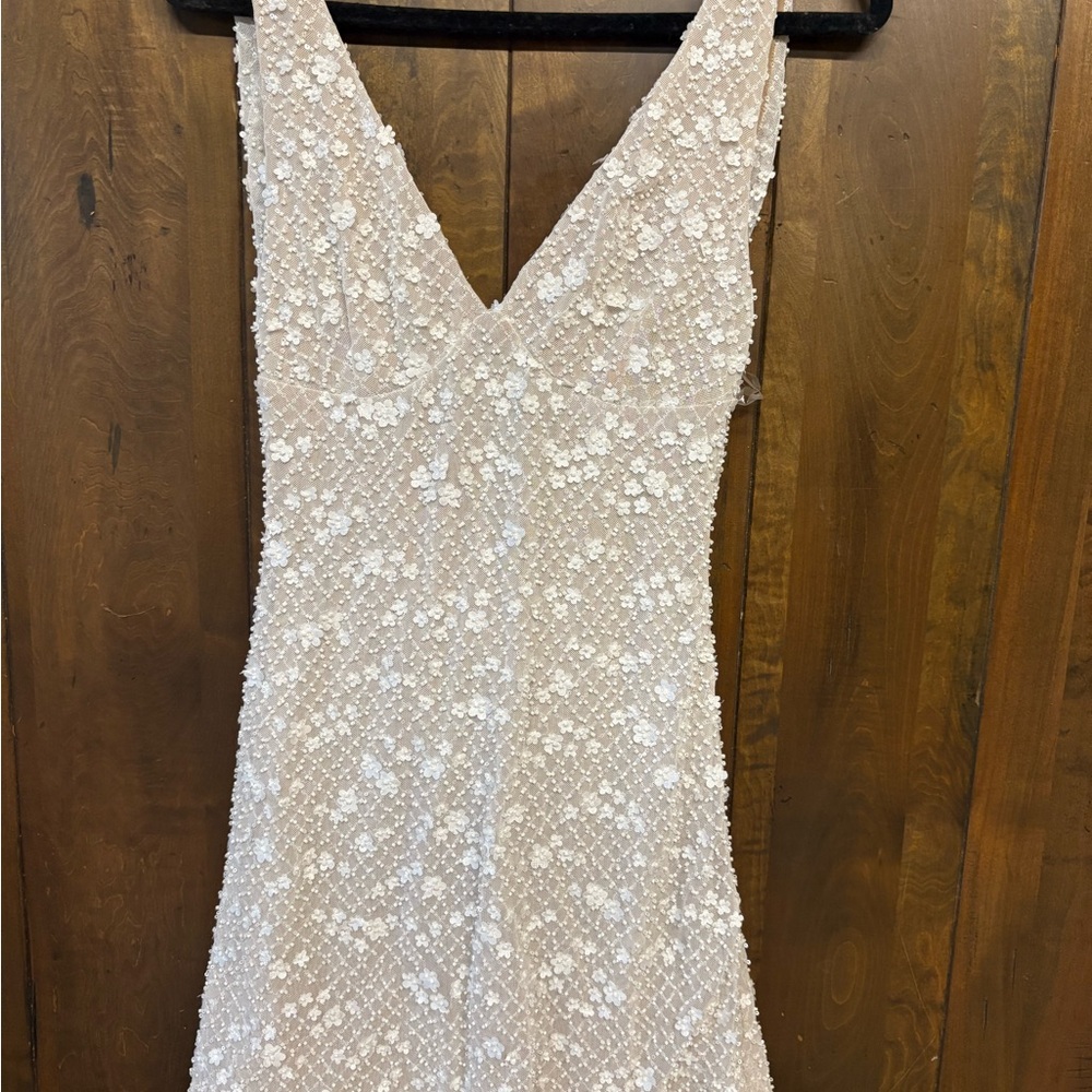 Meshki White Sequin Sheath Dress Sleeveless V-Neck Wedding